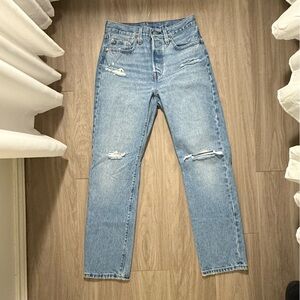 Levi's 501 Original High-Rise Straight Jeans
Distressed 100% Cotton Womens 27x30